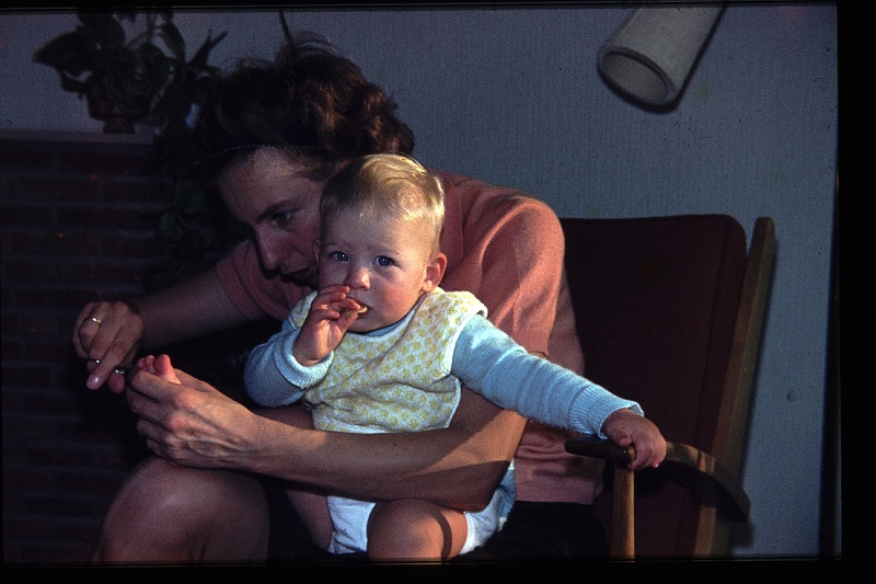 19.Delft sep 1964 Mama,Brigitte.JPG